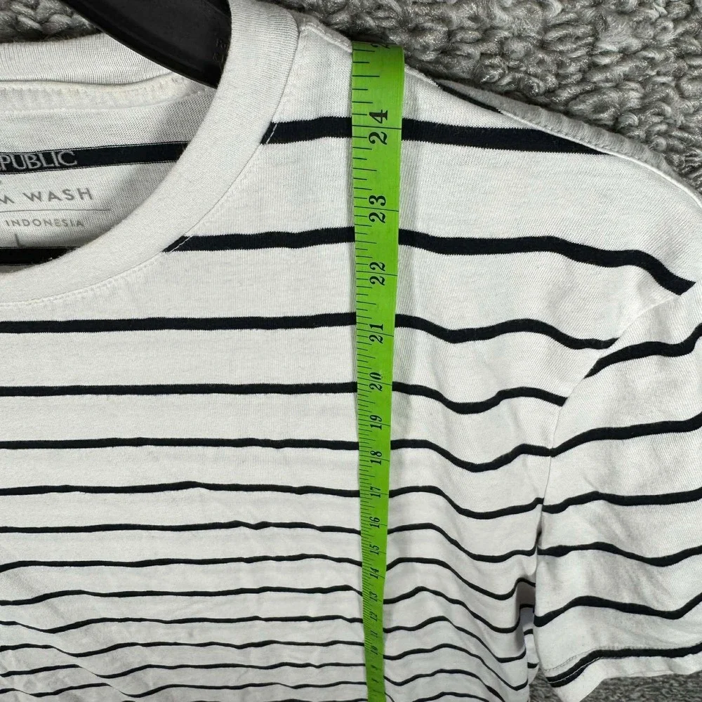 Banana Republic T-Shirt White Striped Premium Wash Mens Large‎